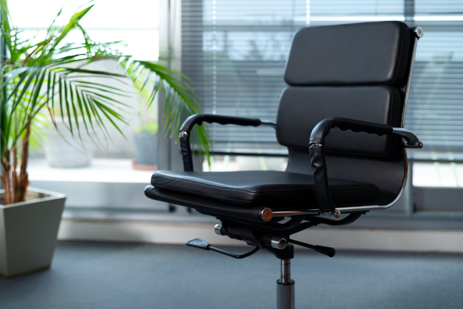 ergonomic office chair for comfort and productivity (1)