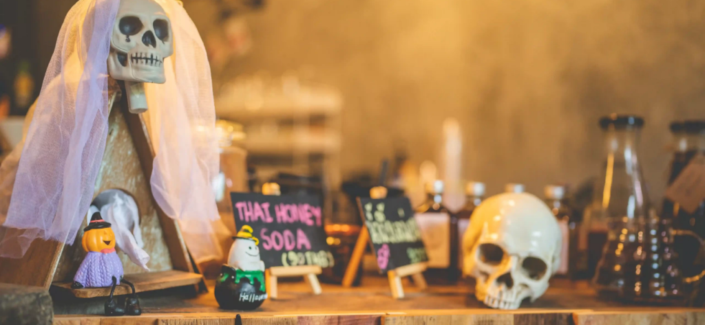 Spooky Festive Halloween Decoration Ideas for Office that Everyone Will Love haloween decoration ideas