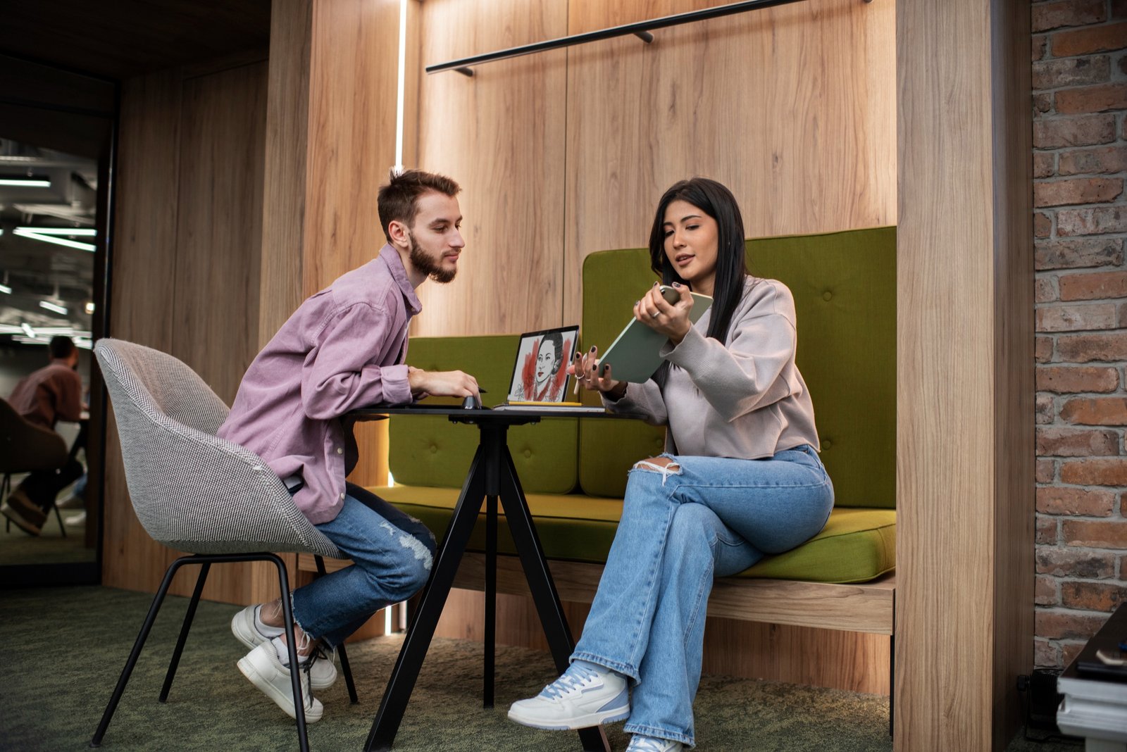 the benefits of using flexible meeting booths and pods