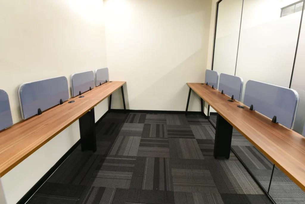 yessswork cubicle wall attached workstation 2 scaled (1)