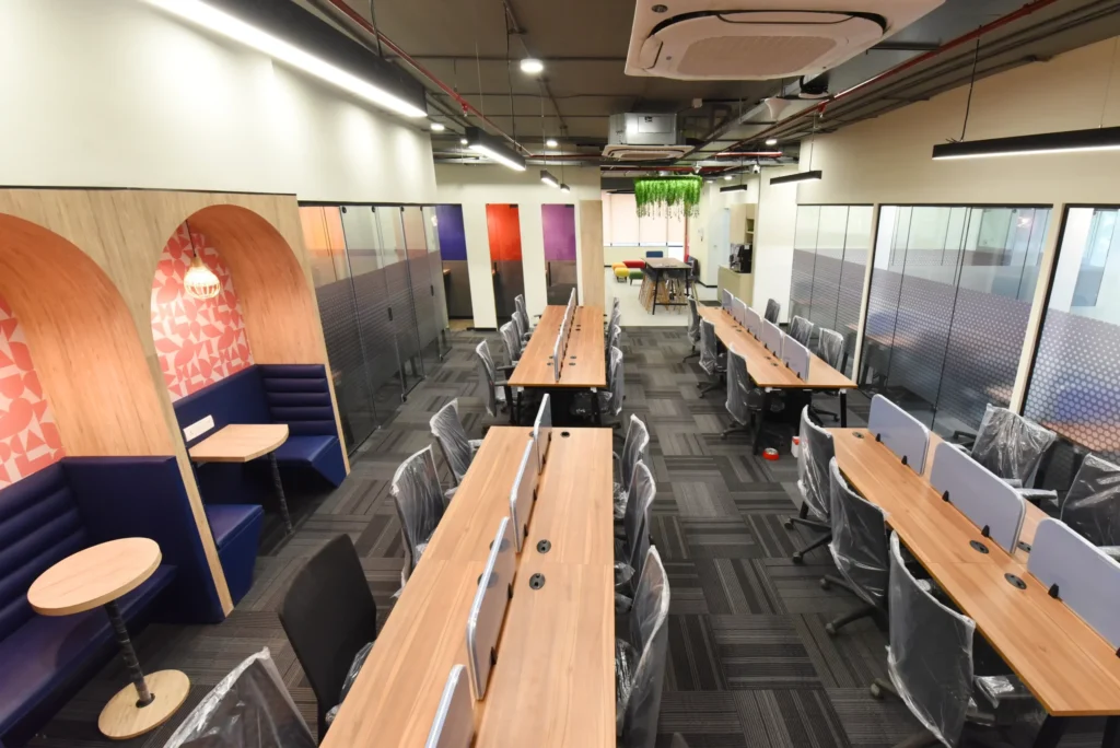 yessswork open space workstations with chairs and booth 2 scaled