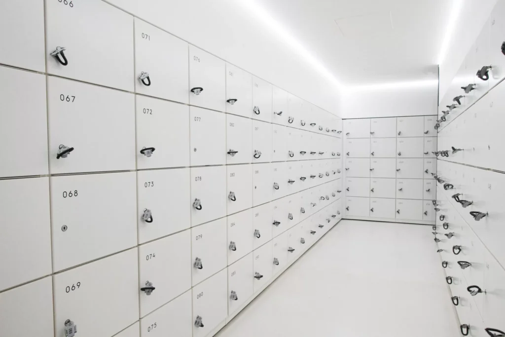 office locker min 2048x1365